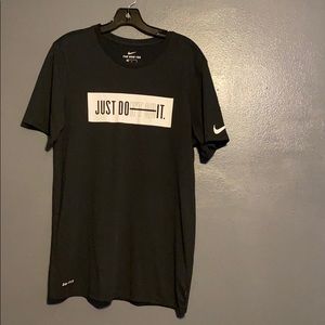 Nike athletic cut tshirt men size M